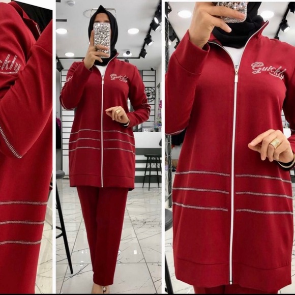Red lightweight tracksuit with bling - Picture 1 of 1